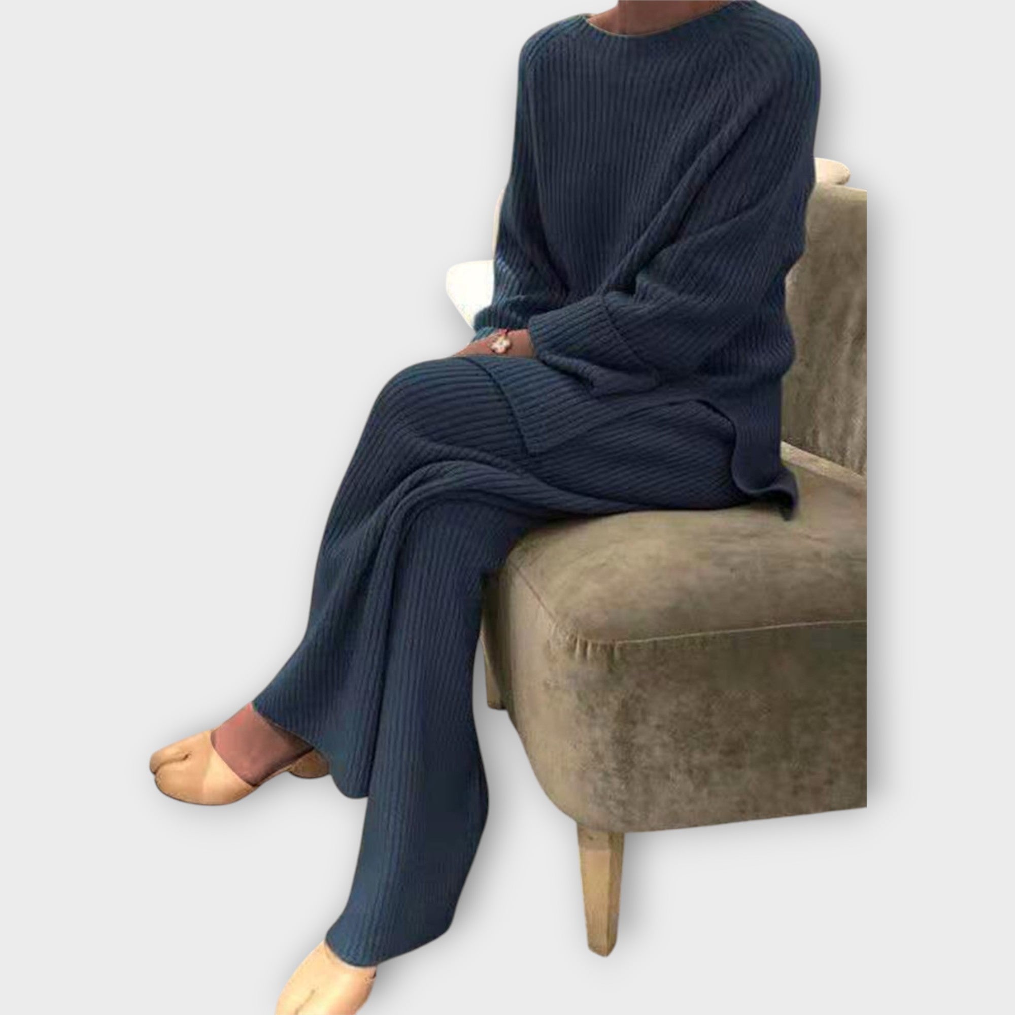 Olivija - Megztas komplektas su laisvu kirpimu