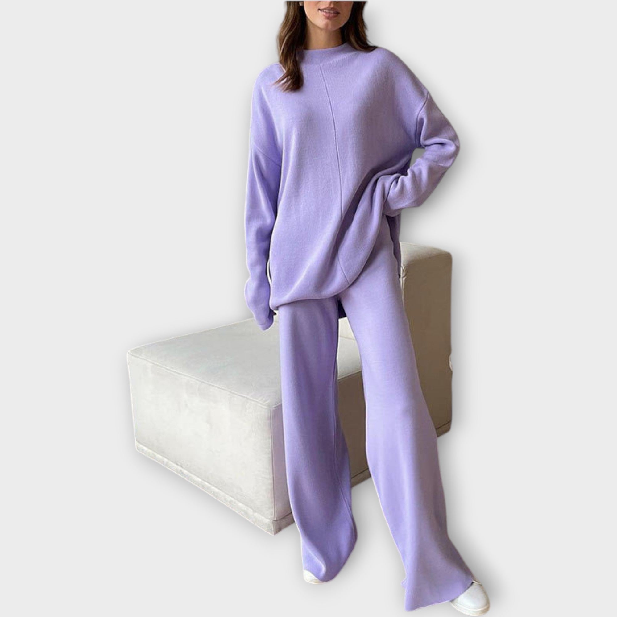 Leva - Komplektas su laisvu kirpimu ir minimalistine estetika