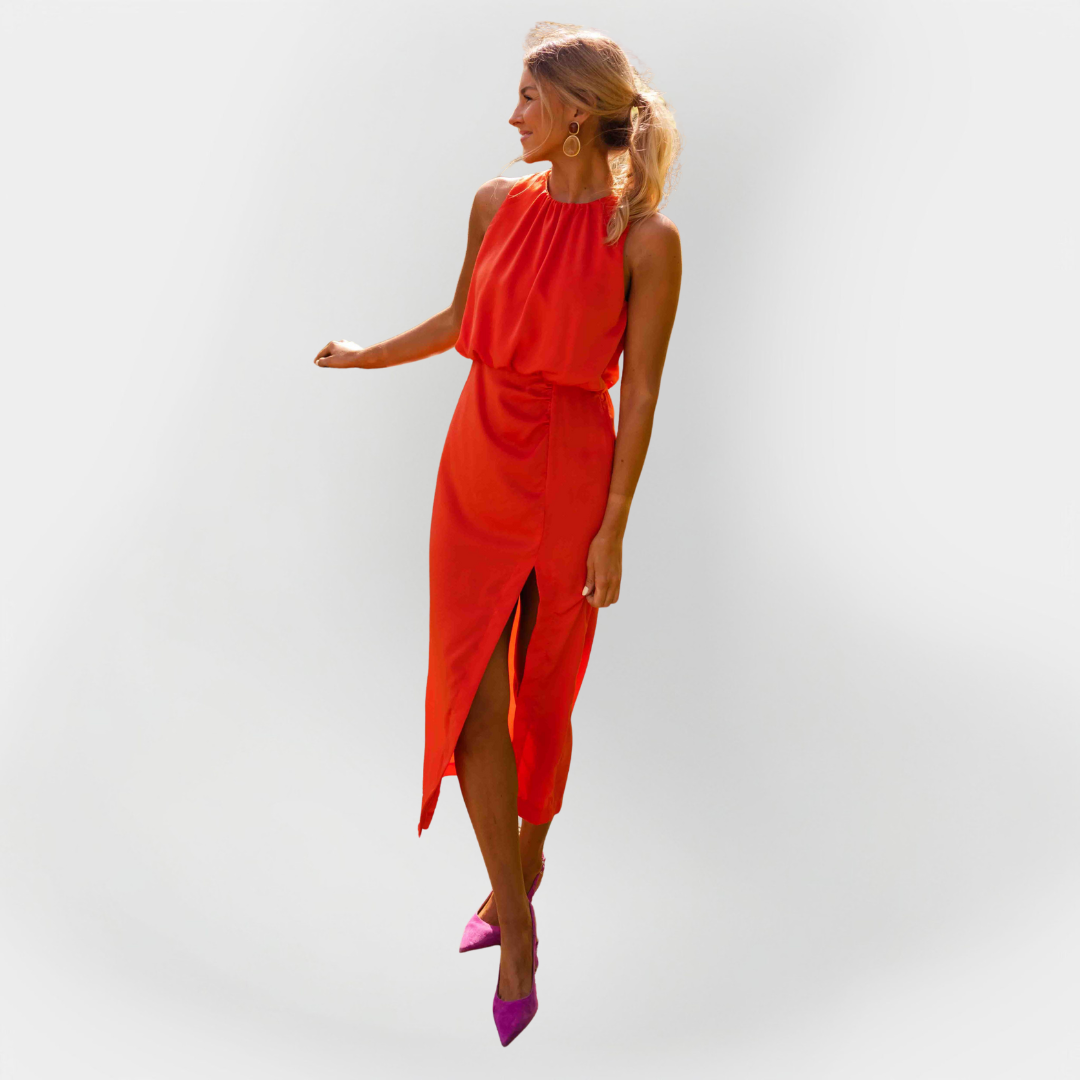 Suknelė su įplyšimu