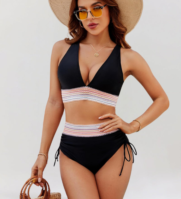 Bikini rinkinys su pilvo palaikymo sistema ir aukštu liemeniu