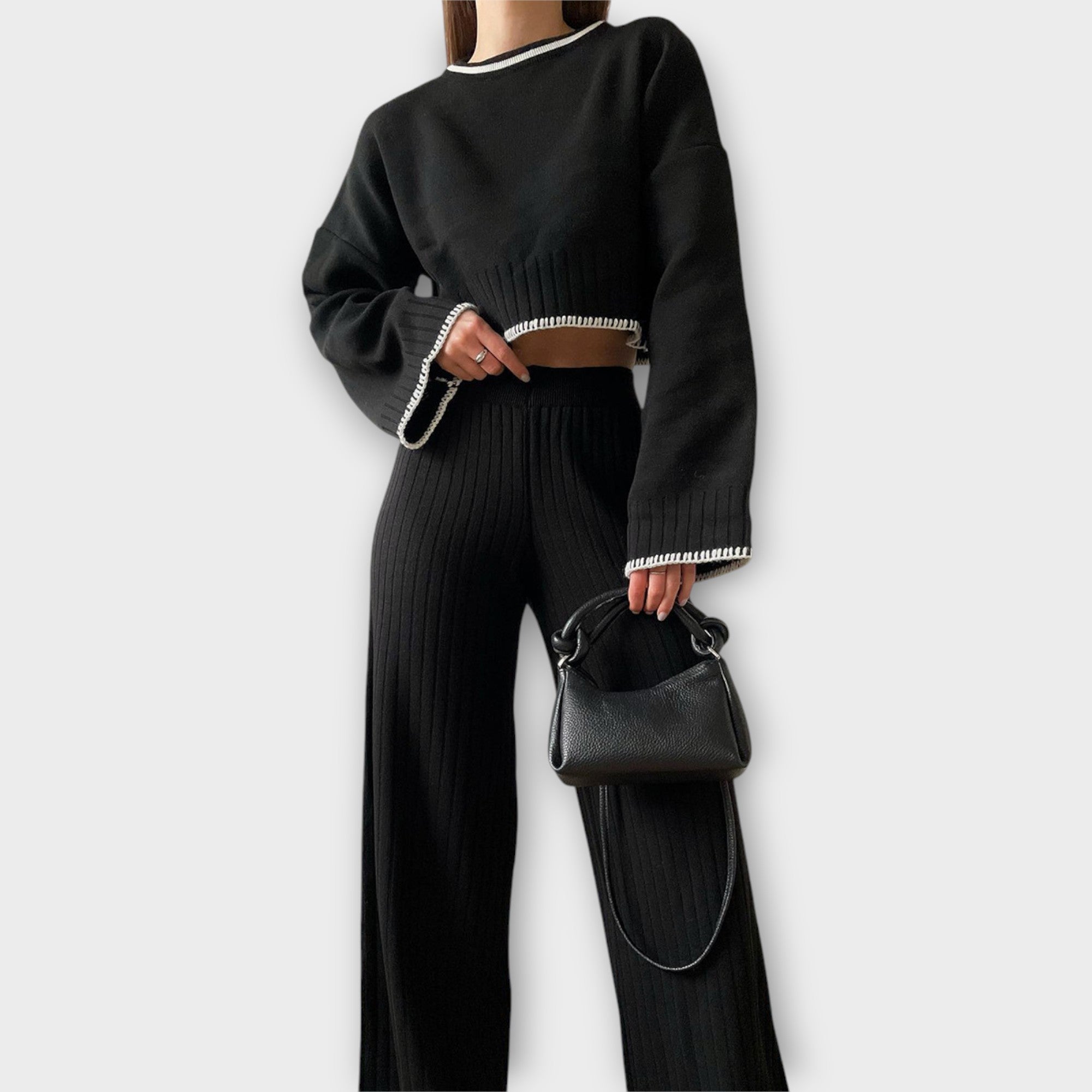 Amelija - Megztas komplektas su trumpintu megztiniu ir rafinuotomis detalėmis