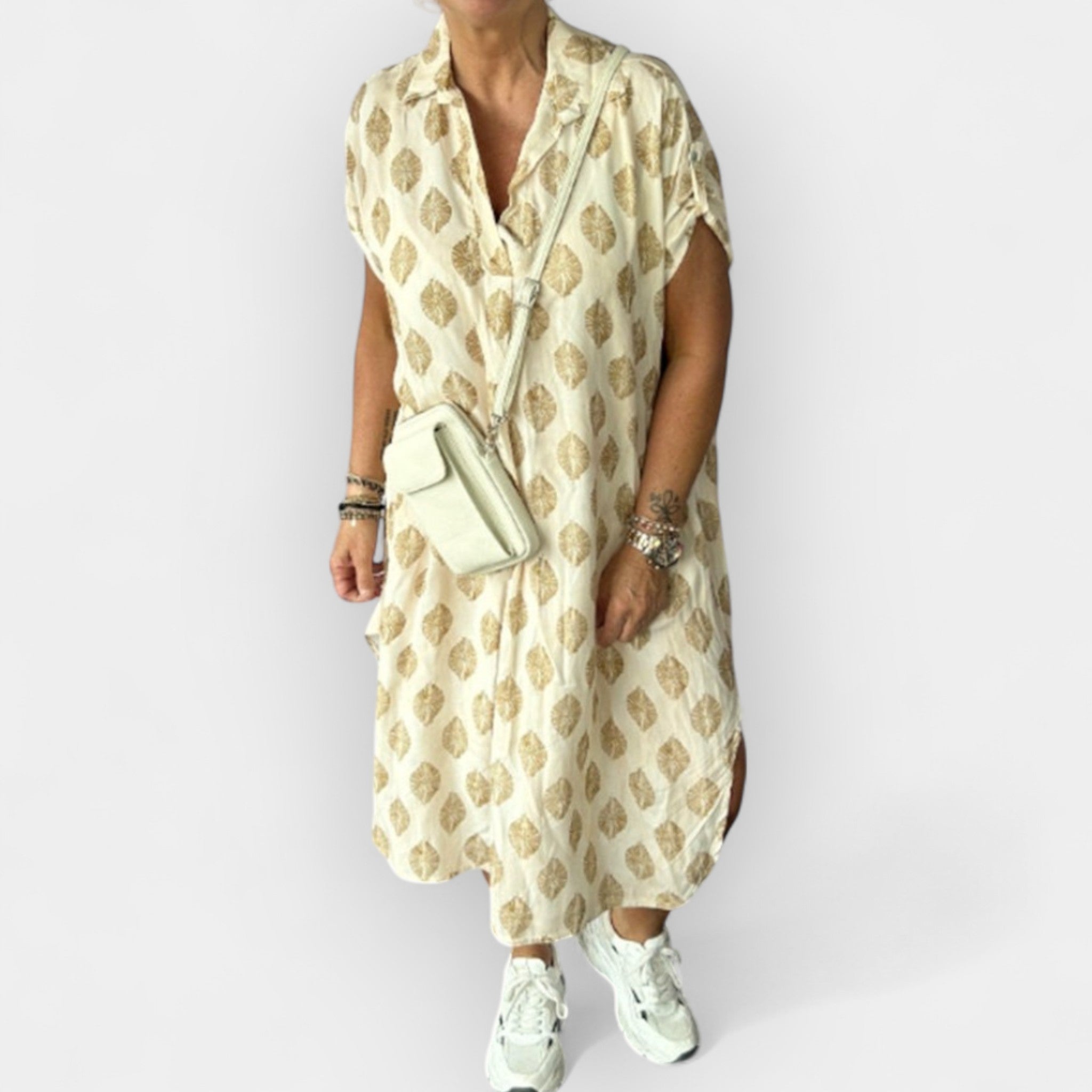 Lengvas vasarinis suknelė su V formos iškirpte