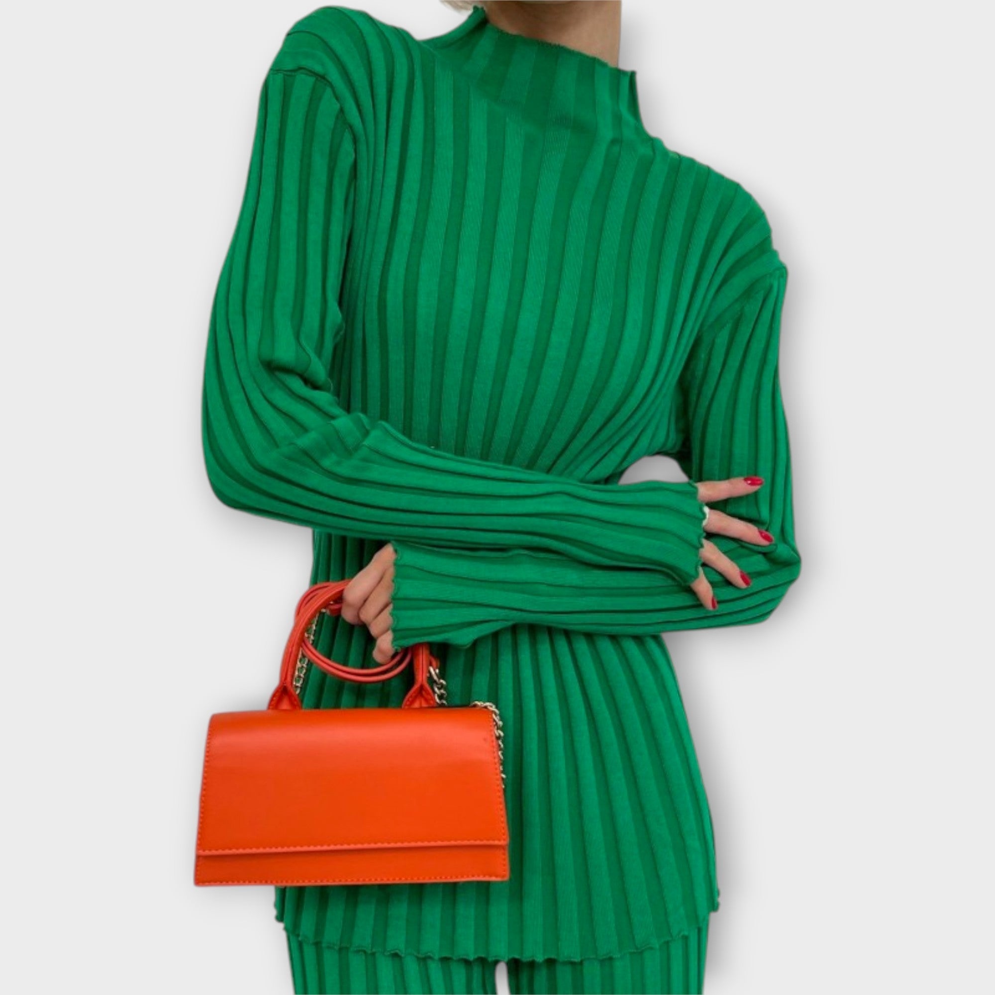 Amelija - Megztas komplektas su šiuolaikiniu kirpimu