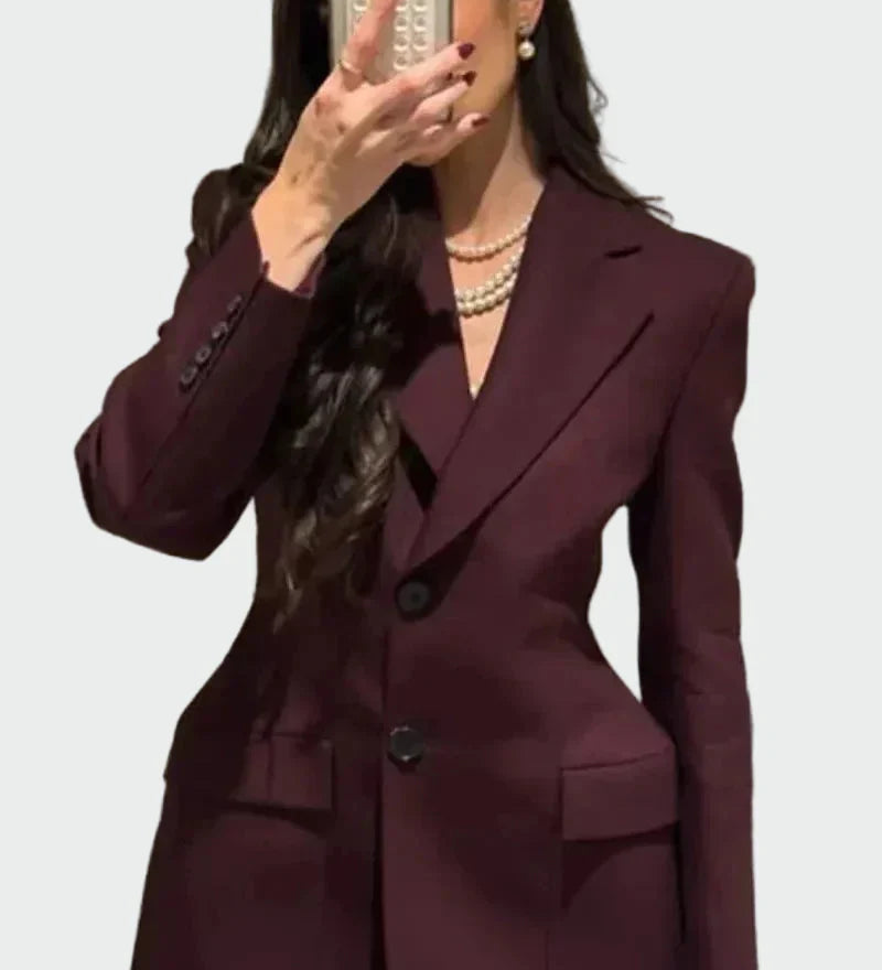 Švarkas su Išskirtine Linija ir Mygtukais