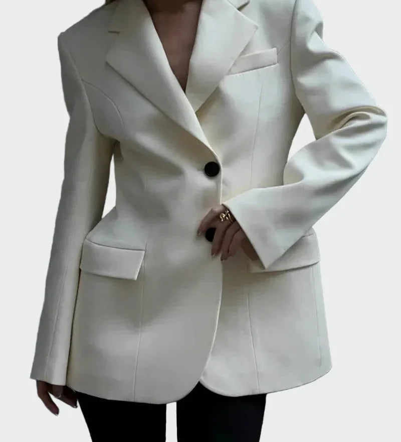 Švarkas su Išskirtine Linija ir Mygtukais