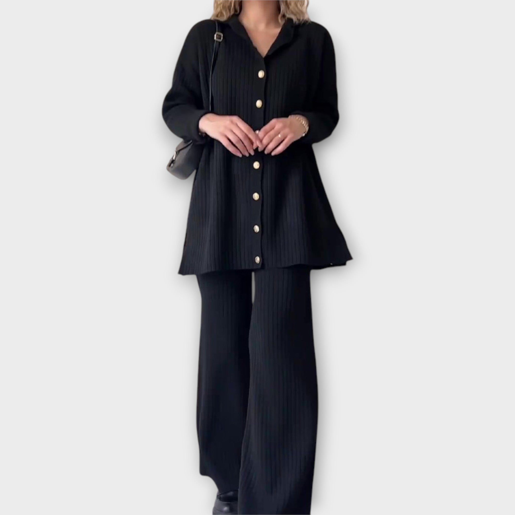 Ugnė - Komplektas su rumbelėmis detalėmis ir elegantišku kirpimu