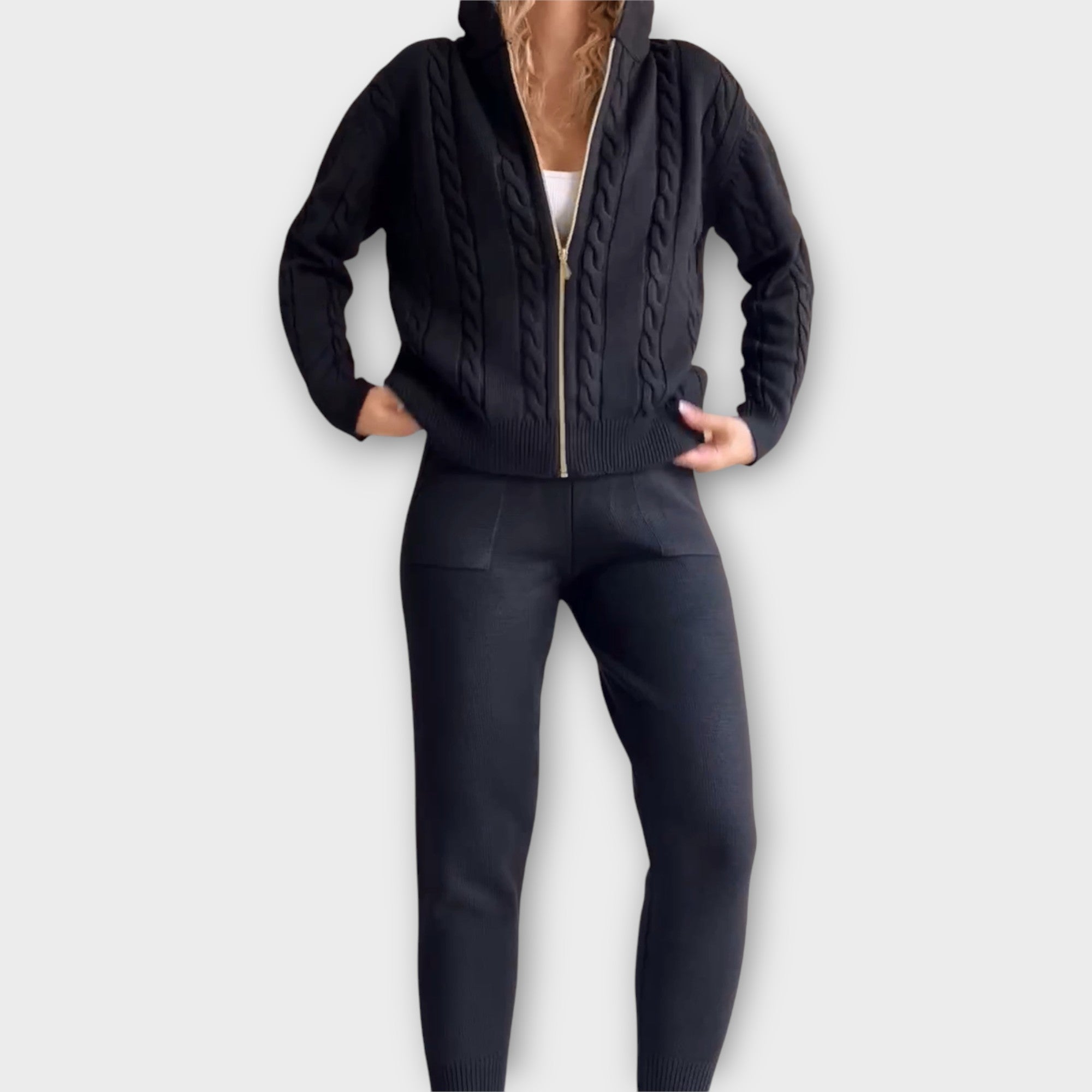 Amelija - Megztas komplektas su gobtuvu ir kardiganu