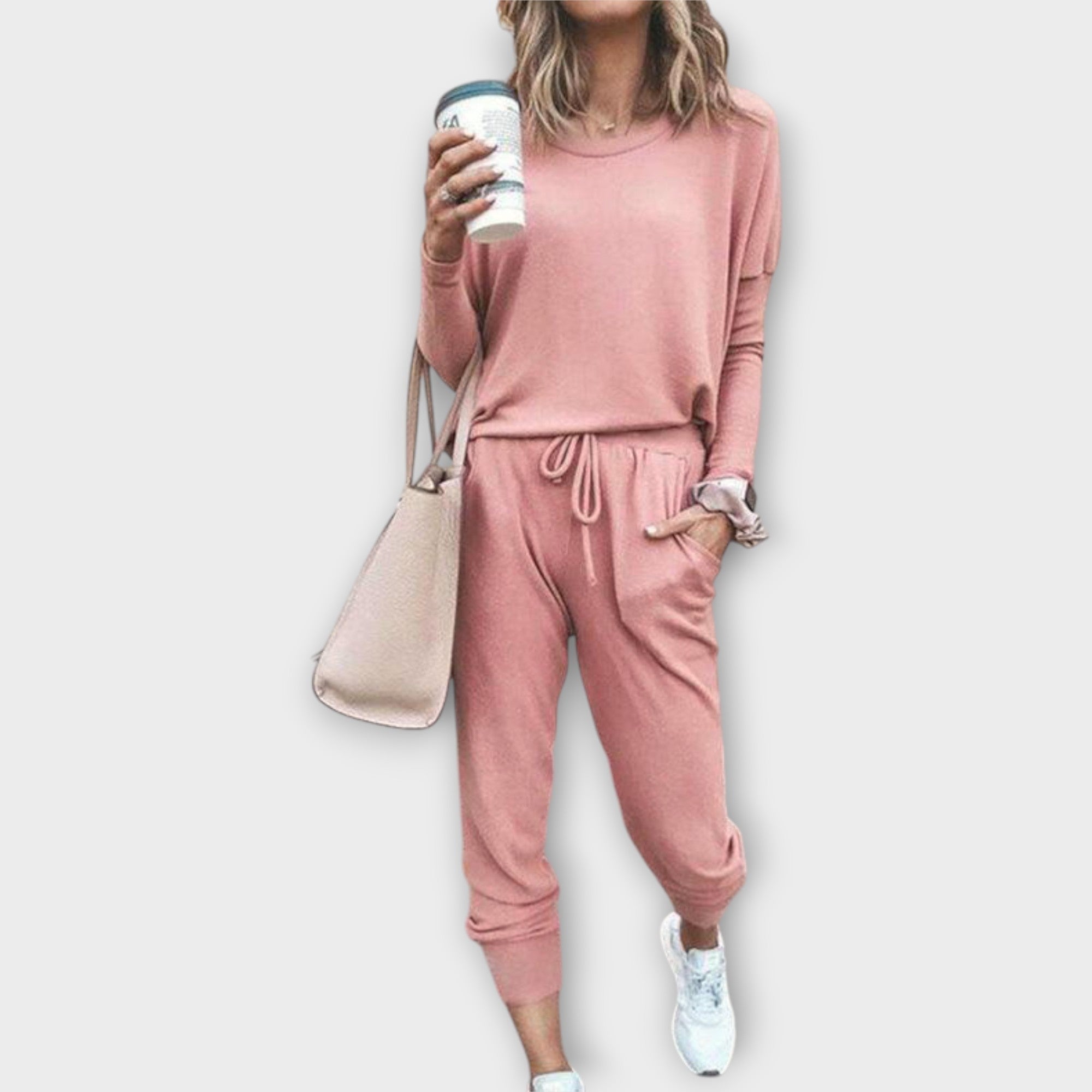 Gabija - Poilsio komplektas su laisvu prigludimu ir minimalistine estetika