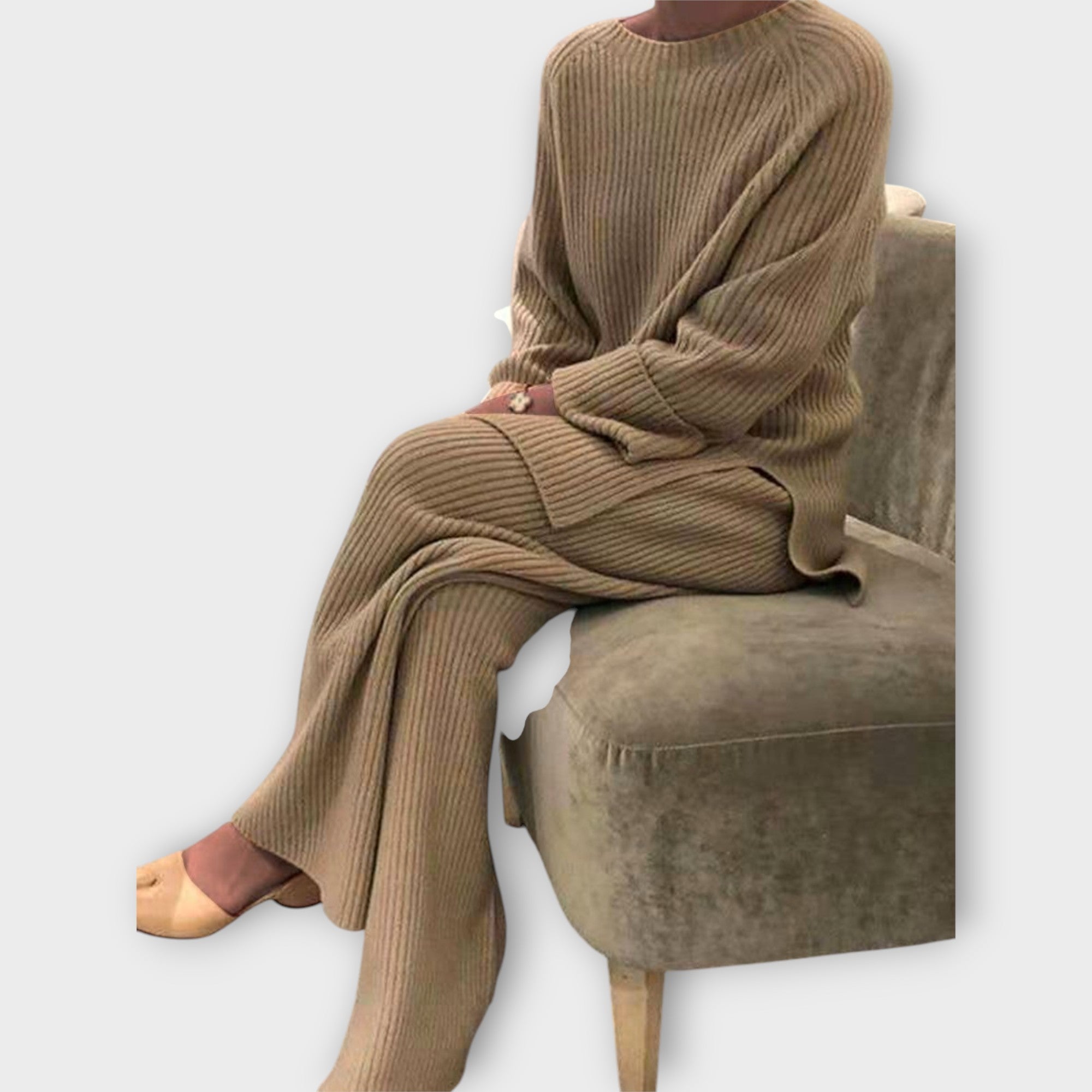 Olivija - Megztas komplektas su laisvu kirpimu