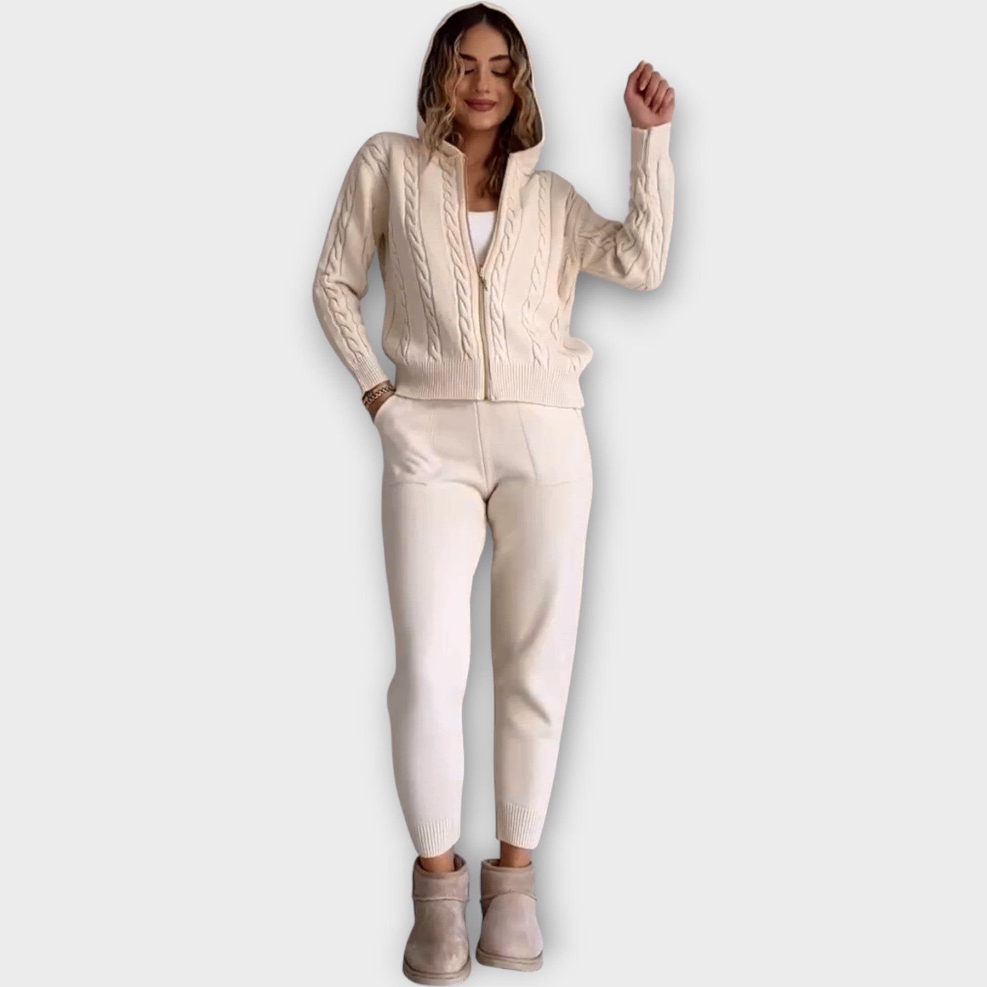 Amelija - Megztas komplektas su gobtuvu ir kardiganu