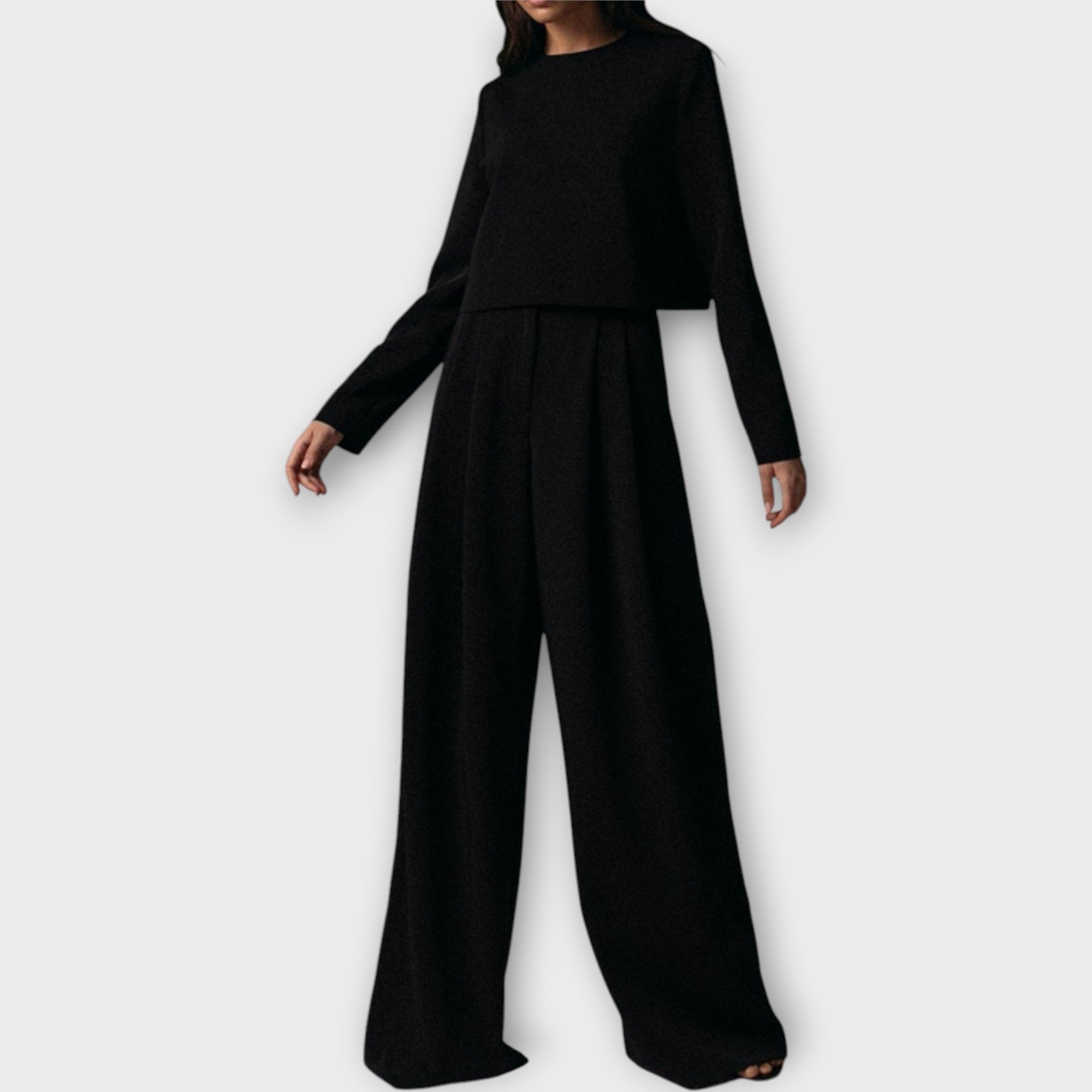 Ugnė - Komplektas su elegantišku paprastumu ir nesenstančiu stiliumi