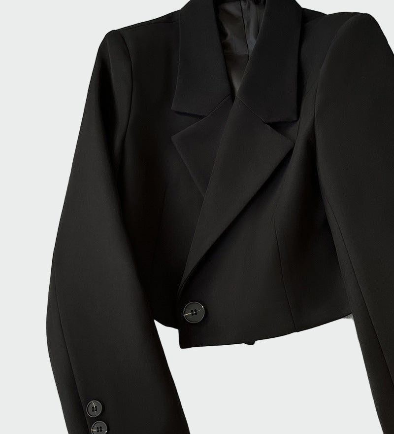 Suknelė išskirtiniu siluetu