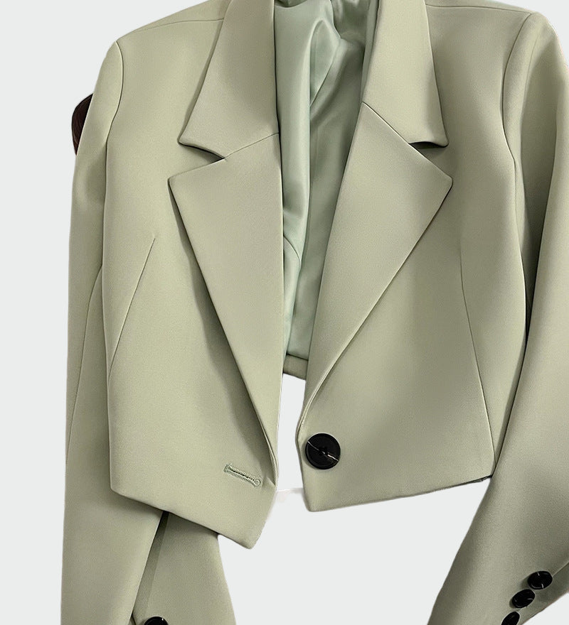 Suknelė išskirtiniu siluetu