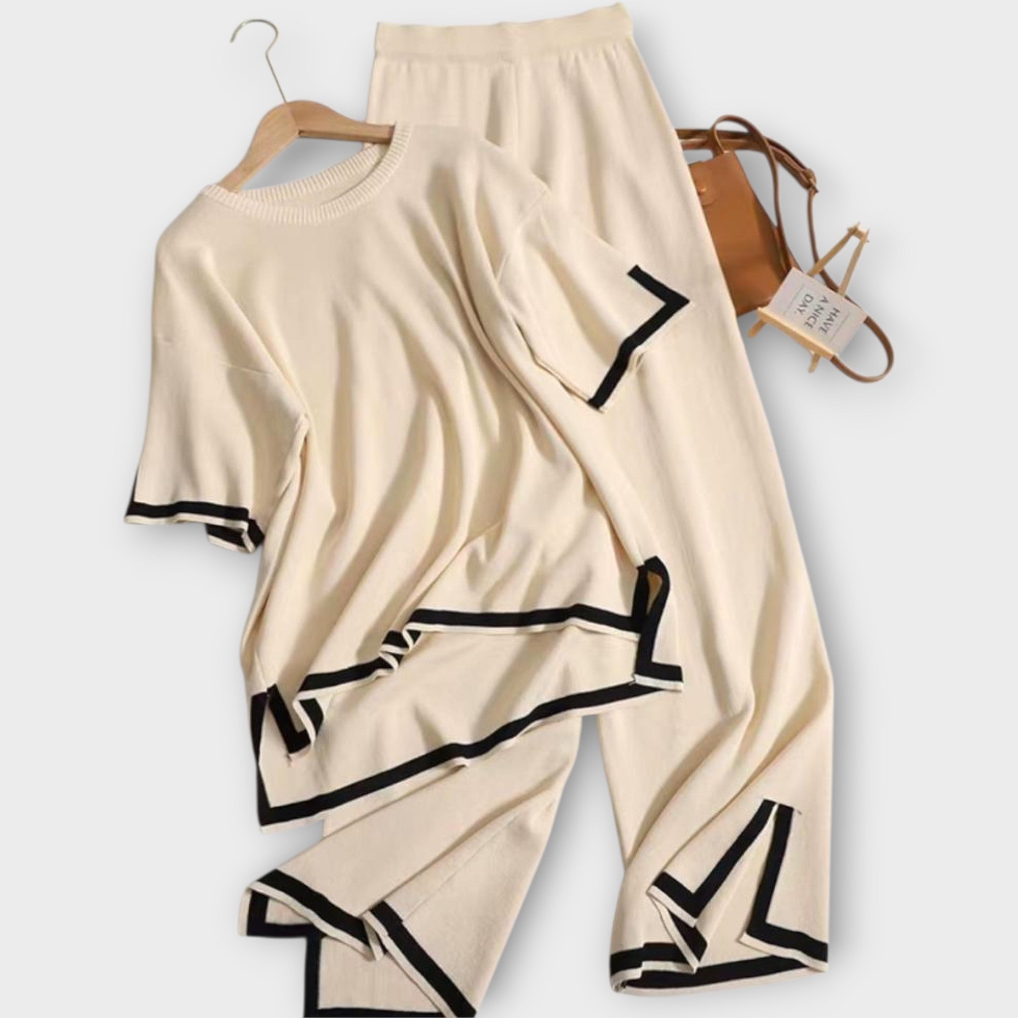 Sofija - Megztas komplektas su trumpomis rankovėmis ir laisvu prigludimu