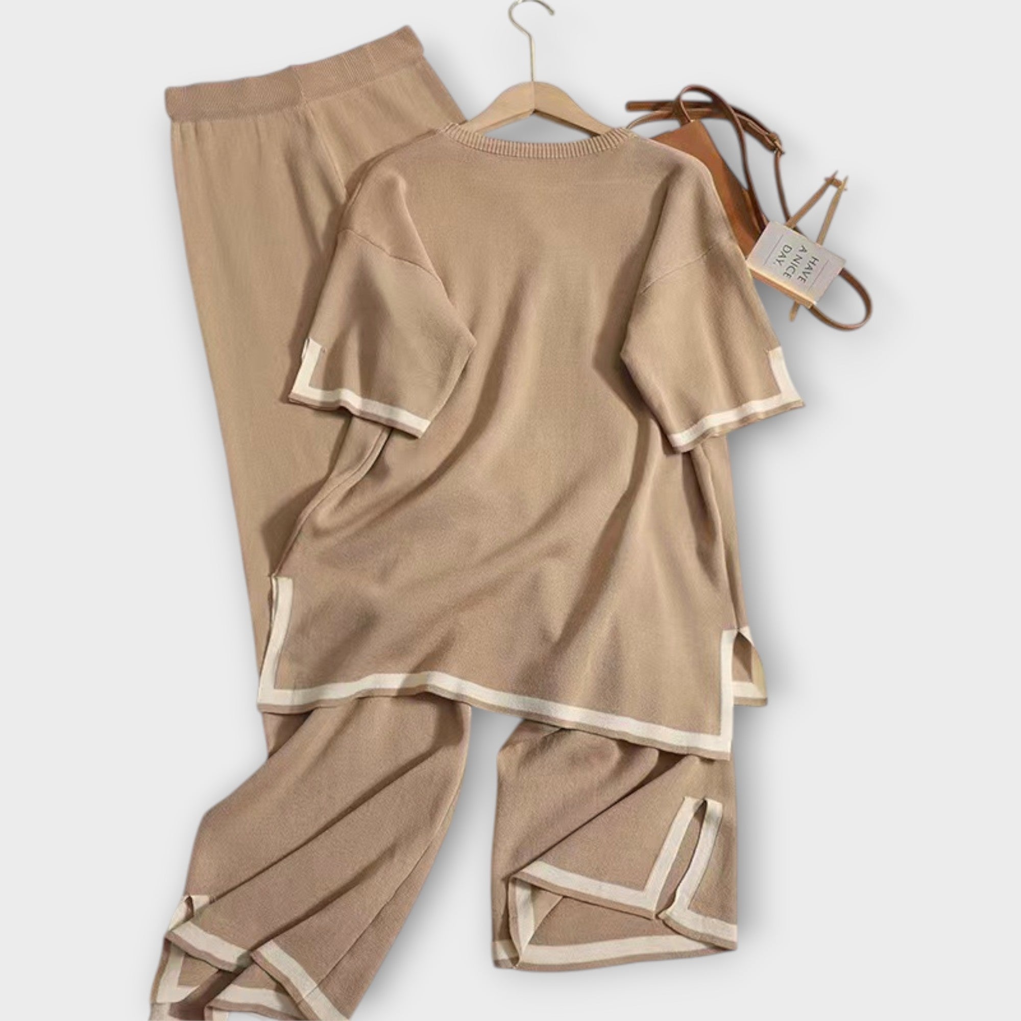 Sofija - Megztas komplektas su trumpomis rankovėmis ir laisvu prigludimu