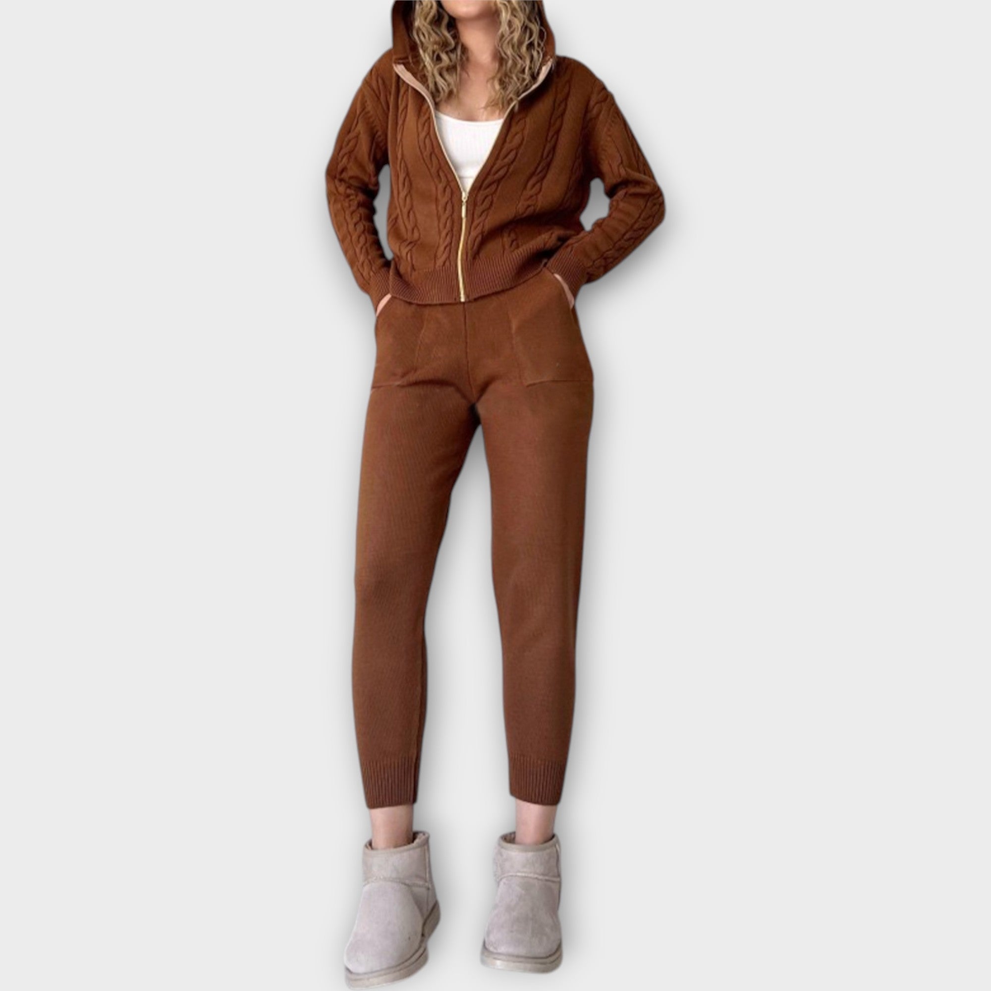 Amelija - Megztas komplektas su gobtuvu ir kardiganu