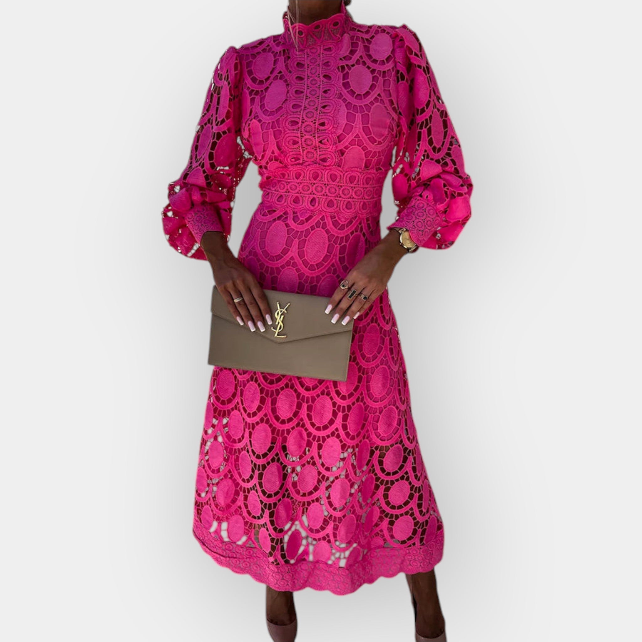 Romantiška Suknelė su Nėriniais