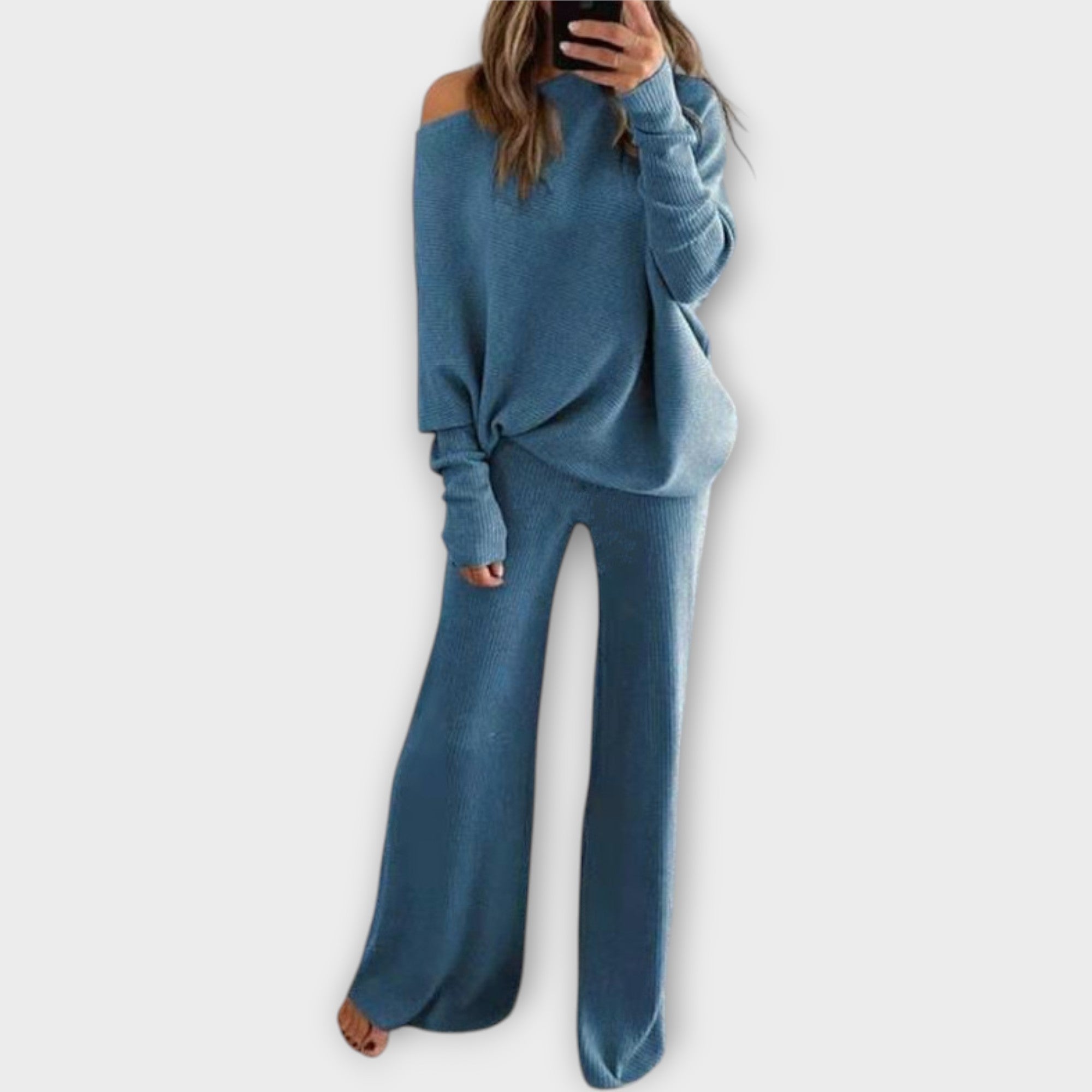 Emilija - Megztas komplektas su plačiomis kelnėmis ir laisvu megztiniu
